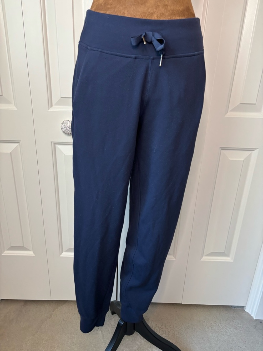 Lululemon Navy Drawstring Jogger Pants, size 4